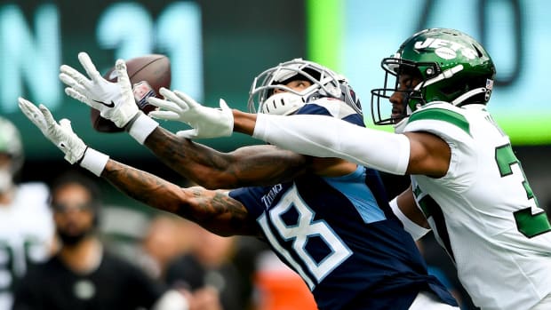 Jets CB Bryce Hall defending pass